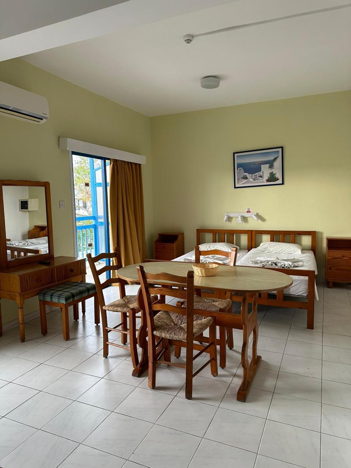 Island Budget Apartments Paphos Exterior foto
